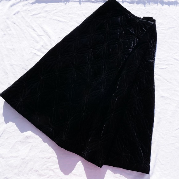Gorgeous 90s GHOST quilted black velvet maxi skirt - Picture 8 of 8